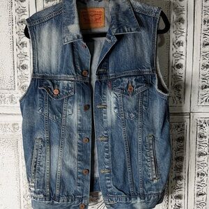 Levi Distressed Jean Vest